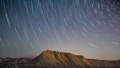 破晓时分：二十年锈迹里开出的玫瑰